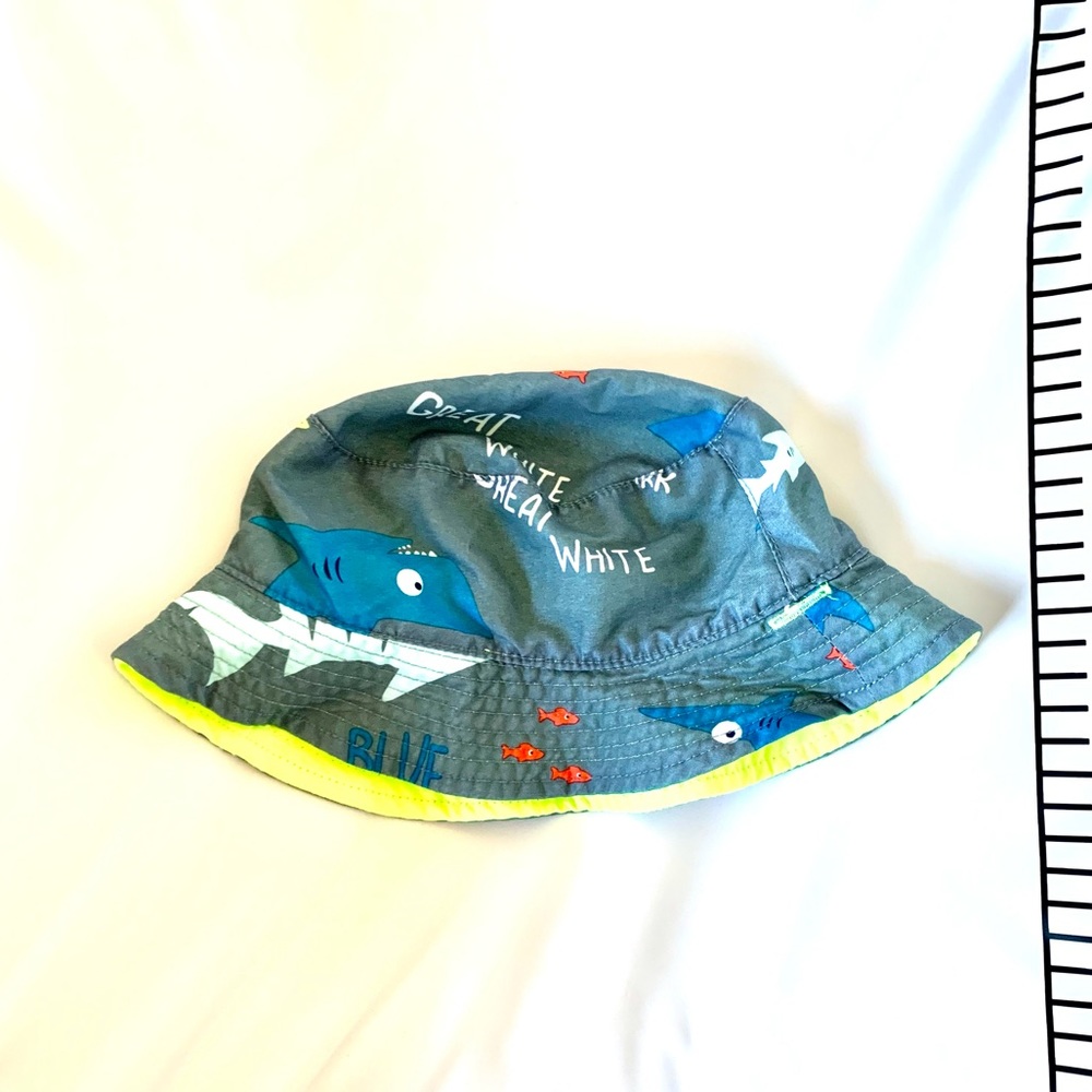 Reversible baby hat
